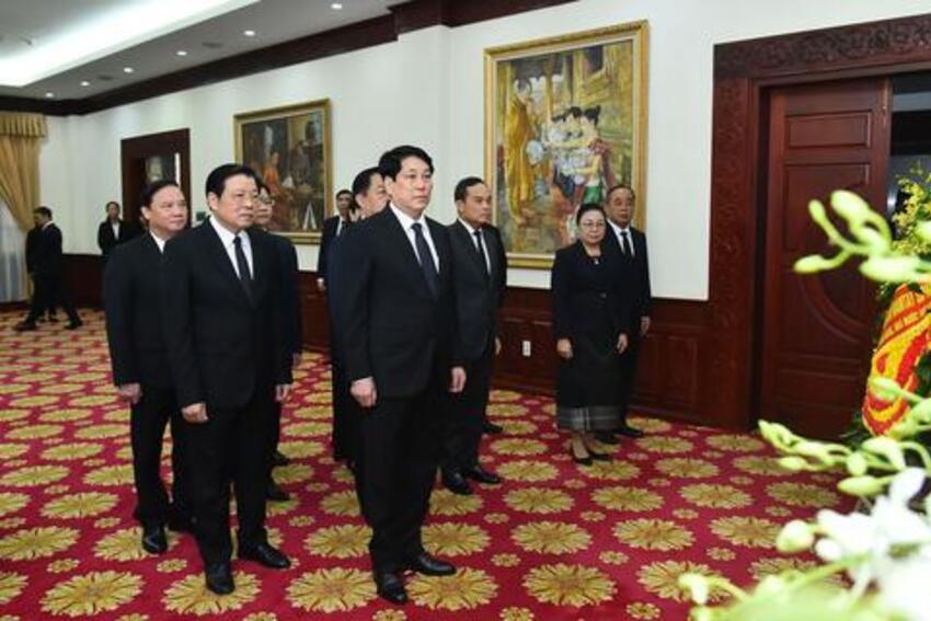 Lãnh đạo cấp cao Đảng, Nhà nước viếng đồng chí Khamtay Siphandone