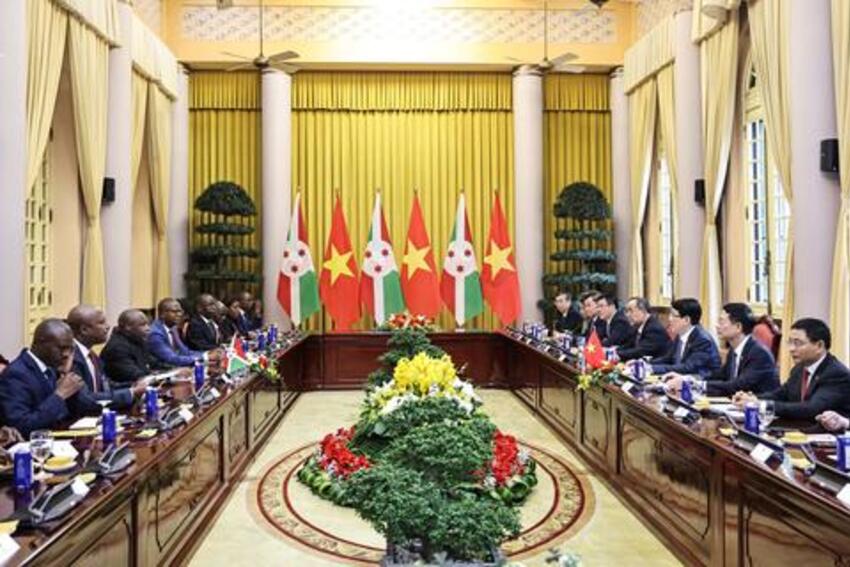 Chủ tịch nước Lương Cường hội đàm Tổng thống Cộng hòa Burundi Evariste Ndayishimiye