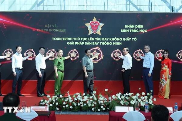 Thủ tướng dự Lễ công bố thí điểm nhận diện sinh trắc học tại Cảng Tân Sơn Nhất