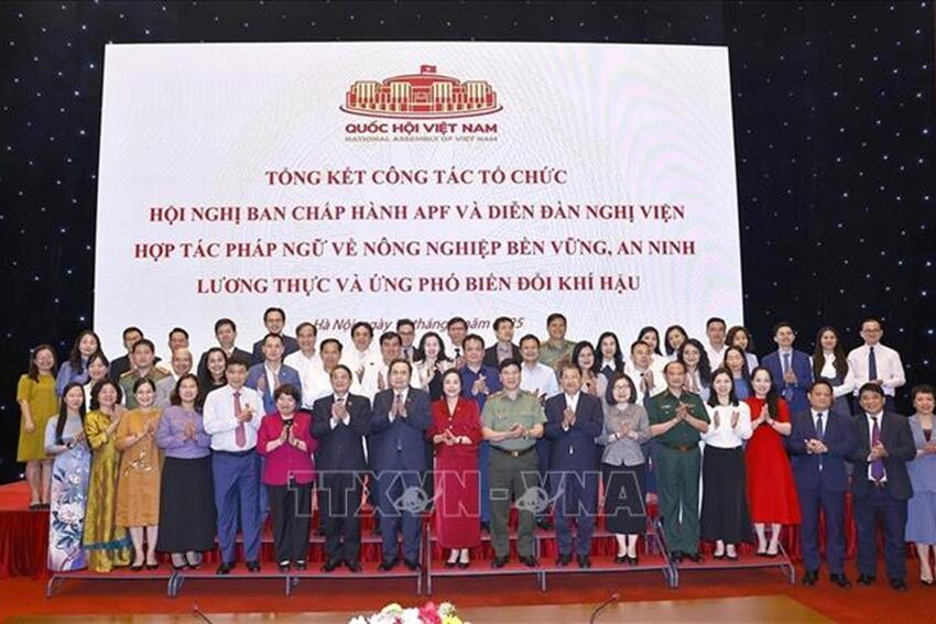 Chủ tịch Quốc hội Trần Thanh Mẫn dự họp tổng kết công tác tổ chức Hội nghị Ban Chấp hành APF