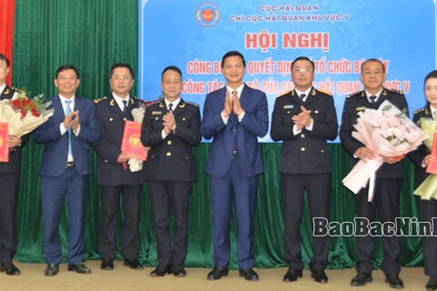 Công bố quyết định về tổ chức bộ máy và nhân sự Chi cục Hải quan Khu vực V