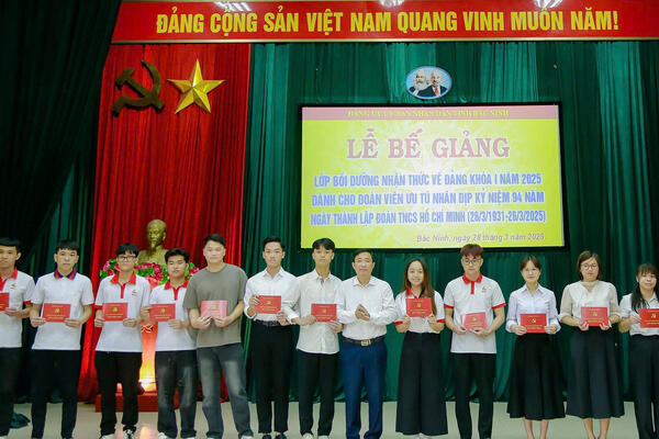 Bế giảng Lớp bồi dưỡng nhận thức về Đảng khóa I năm 2025