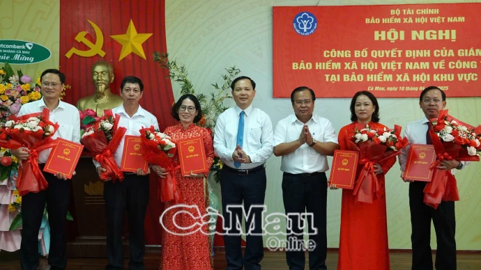 Công bố quyết định về công tác cán bộ tại BHXH Khu vực XXXII (Cà Mau - Bạc Liêu)