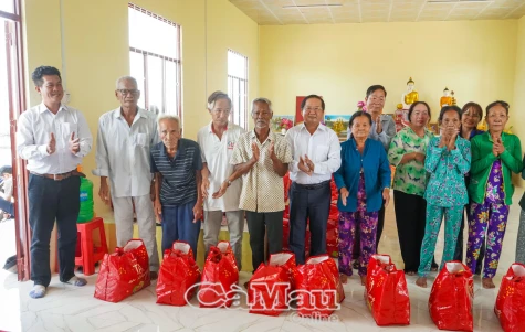 Thăm, chúc Tết Chôl Chnăm Thmây ở các cơ quan và địa phương trong tỉnh