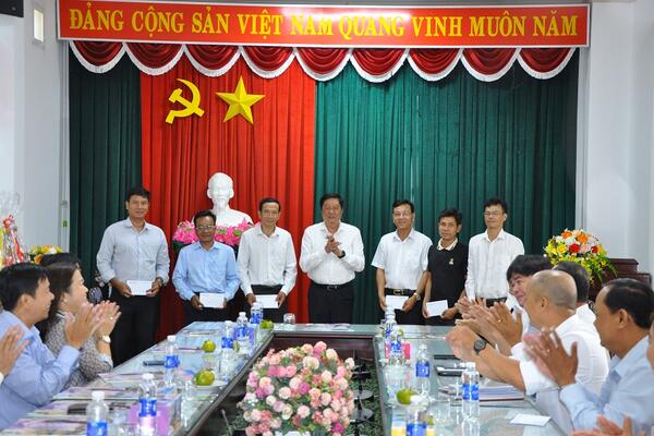 Lãnh đạo TP Cần Thơ thăm, chúc Tết cán bộ, viên chức Báo Cần Thơ - Khmer ngữ