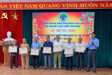Phó chủ tịch hội “không công”