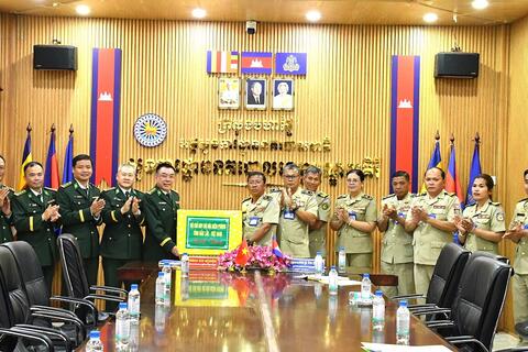 Bộ đội Biên phòng tỉnh Đắk Lắk thăm và chúc Tết lực lượng vũ trang tỉnh Mondulkiri