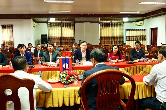 Đoàn lãnh đạo cấp cao của tỉnh Gia Lai thăm chúc Tết cổ truyền Bun Pi May tại tỉnh Sekong