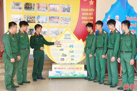 Mạnh dạn giao việc khó, tin tưởng trao cờ để xây dựng cán bộ quân đội