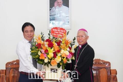 Phó Bí thư Thường trực Tỉnh ủy Nguyễn Khắc Toàn thăm, chúc mừng Tòa Giám mục Giáo phận Nha Trang nhân dịp lễ Phục sinh