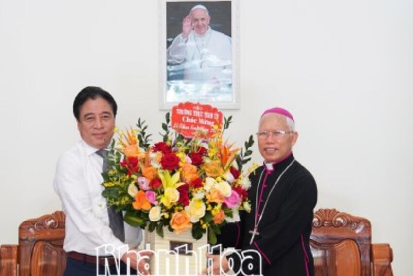 Phó Bí thư Thường trực Tỉnh ủy Nguyễn Khắc Toàn thăm, chúc mừng Tòa Giám mục Giáo phận Nha Trang nhân dịp lễ Phục sinh