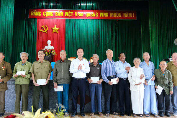 Đoàn ĐBQH tỉnh Lâm Đồng tiếp xúc cử tri tại huyện Lâm Hà