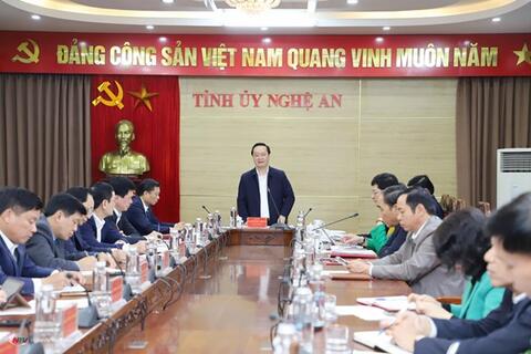 Bí thư Tỉnh ủy: Tập trung ngay vào công việc, không để kỳ nghỉ Tết kéo dài