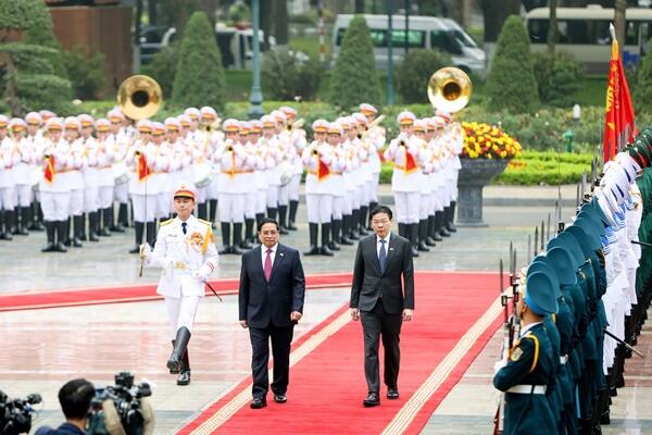 Thủ tướng Phạm Minh Chính chủ trì Lễ đón Thủ tướng Singapore thăm chính thức Việt Nam