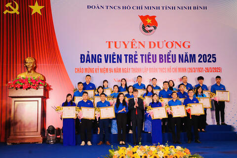 Ninh Bình: Tuyên dương 95 đảng viên trẻ tiêu biểu