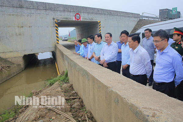 Các đồng chí lãnh đạo tỉnh kiểm tra công tác phòng, chống thiên tai năm 2025