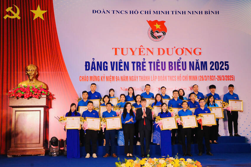 Ninh Bình: Tuyên dương 95 đảng viên trẻ tiêu biểu