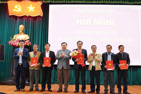 Phong Điền: Công bố quyết định thành lập Ban Tuyên giáo và Dân vận Thị ủy