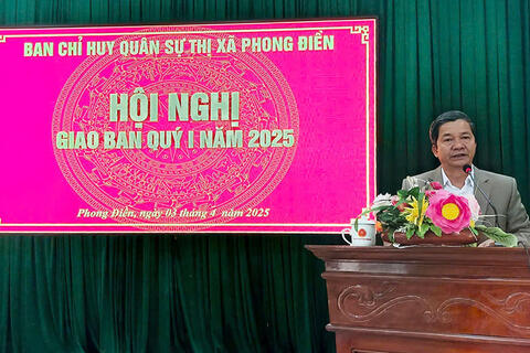 Phong Điền: Thường trực Thị uỷ dự giao ban công tác quân sự - quốc phòng Quý I/2025