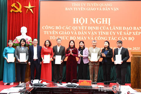 Ban Tuyên giáo và Dân vận Tỉnh uỷ công bố các quyết định về sắp xếp tổ chức bộ máy và công tác cán bộ