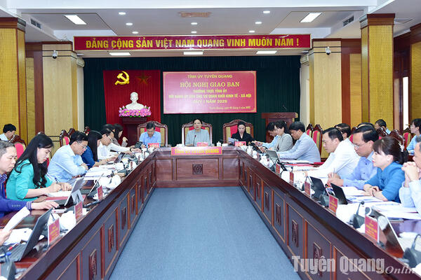 Thường trực Tỉnh ủy giao ban với Đảng uỷ các cơ quan khối kinh tế - xã hội