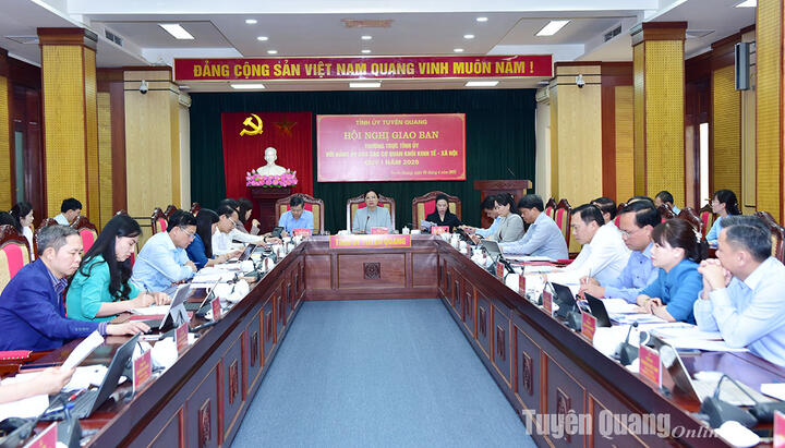 Thường trực Tỉnh ủy giao ban với Đảng uỷ các cơ quan khối kinh tế - xã hội