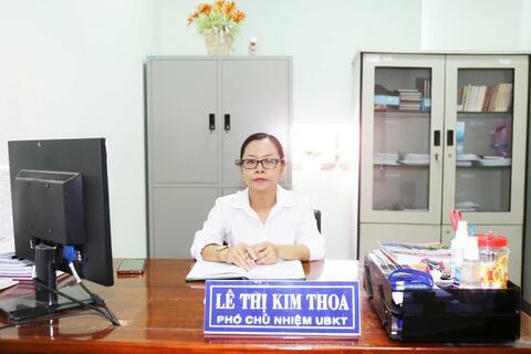 Nữ cán bộ kiểm tra ham học hỏi