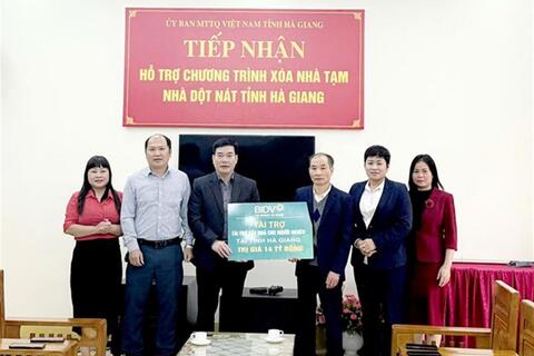Ủy ban MTTQ Việt Nam tỉnh Hà Giang tiếp nhận 14 tỷ đồng hỗ trợ xóa nhà tạm, nhà dột nát cho hộ nghèo
