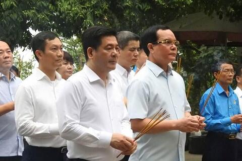 Chủ tịch Tổng Liên đoàn Lao động Việt Nam dâng hương tại Đền Hùng