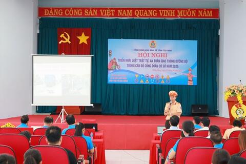 200 đoàn viên, người lao động ở Tây Ninh được tập huấn về an toàn giao thông