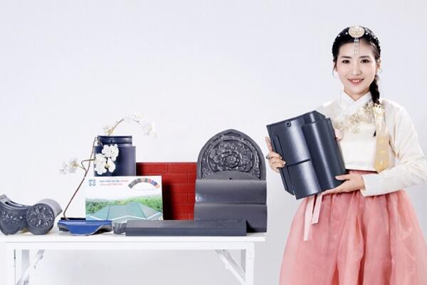 Cô chủ nhỏ và hành trình đưa ngói màu không nung vươn ra thế giới