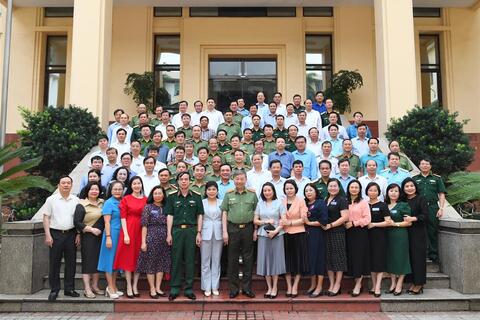 Bộ Công an gặp mặt Lớp bồi dưỡng kiến thức quốc phòng, an ninh đối tượng I, Khóa 90