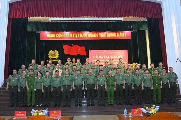 Khai giảng Lớp bồi dưỡng cập nhật kiến thức mới, kiến thức nâng cao đối với Cục trưởng, Giám đốc và tương đương năm 2023