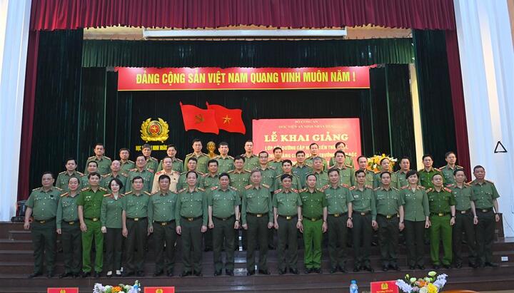 Khai giảng Lớp bồi dưỡng cập nhật kiến thức mới, kiến thức nâng cao đối với Cục trưởng, Giám đốc và tương đương năm 2023