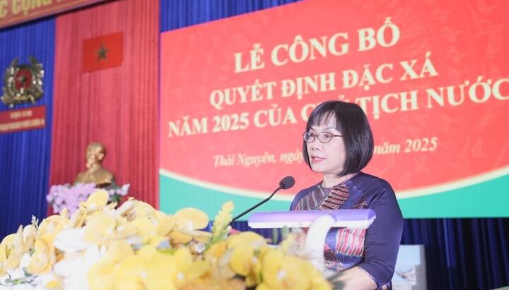 Thứ trưởng Đặng Hoàng Oanh dự Lễ công bố quyết định đặc xá cho 243 phạm nhân tại Trại giam Phú Sơn 4