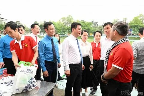 Chùm ảnh: Bộ trưởng Nguyễn Hồng Diên đồng hành cùng Tháng Công nhân 2025