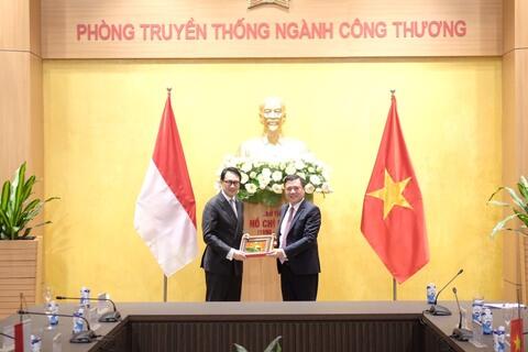 Thứ trưởng Nguyễn Sinh Nhật Tân tiếp và làm việc với Thứ trưởng Bộ Ngoại giao Indonesia