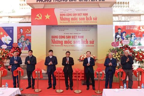 Khai mạc trưng bày: "Đảng Cộng sản Việt Nam - Những mốc son lịch sử"
