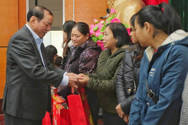 Công đoàn Bộ VHTTDL tặng quà cho đoàn viên, người lao động có hoàn cảnh khó khăn