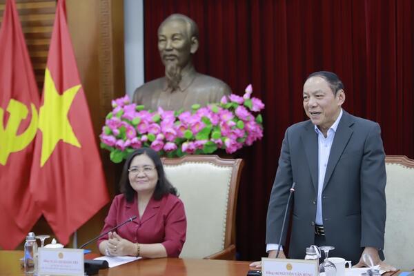 Bộ trưởng Nguyễn Văn Hùng: Nếu có môi trường văn hóa tốt, Bến Tre sẽ bứt phá đi lên