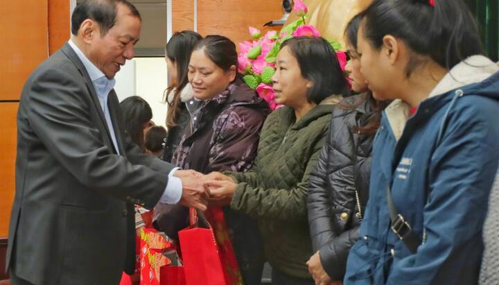 Công đoàn Bộ VHTTDL tặng quà cho đoàn viên, người lao động có hoàn cảnh khó khăn