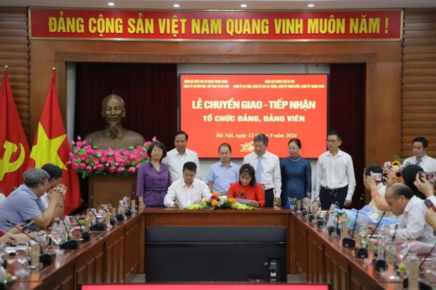 Đảng ủy Bộ VHTTDL chuyển giao 6 tổ chức đảng về 4 Quận ủy của Hà Nội