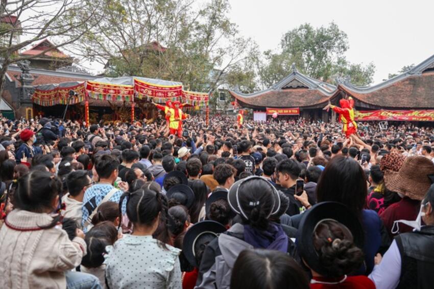 Thủ tướng yêu cầu thực hiện nếp sống văn minh, an toàn, tiết kiệm trong Lễ hội xuân năm 2025