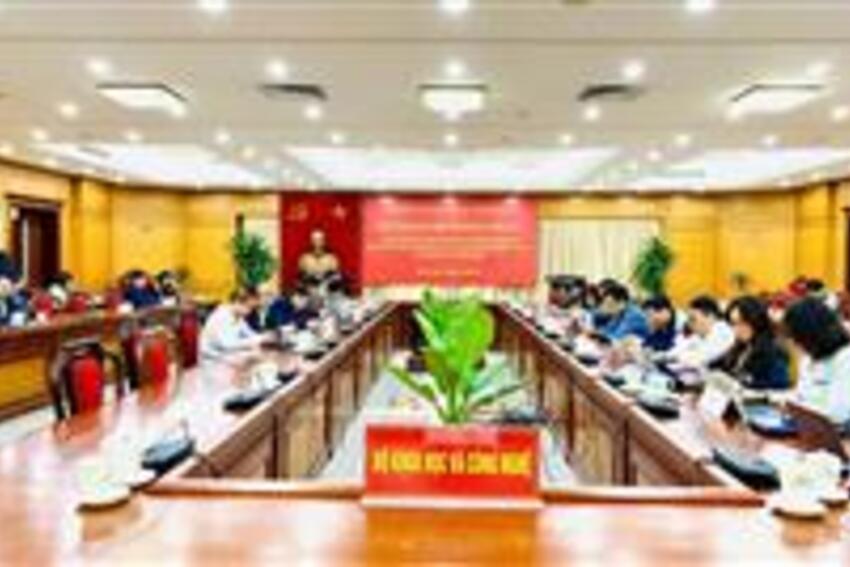 “Cả nước đồng lòng, tranh thủ mọi thời cơ, vượt qua mọi khó khăn, thách thức, quyết tâm thực hiện thắng lợi Nghị quyết Đại hội XIII của Đảng”