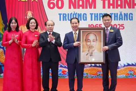 Phó Thủ tướng Lê Thành Long dự Lễ kỷ niệm 60 năm thành lập Trường THPT Thăng Long