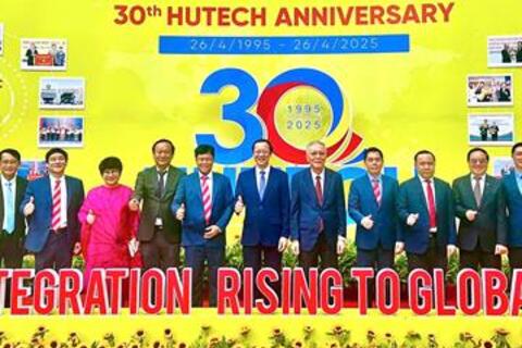 Thứ trưởng Thường trực Phạm Ngọc Thưởng dự Lễ kỷ niệm 30 năm Trường Đại học Công nghệ TP.HCM
