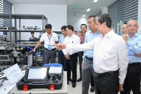 Bộ trưởng Nguyễn Kim Sơn làm việc với Trường Đại học Sư phạm Kỹ thuật TP.HCM