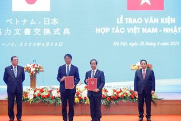 Nhiều hoạt động hợp tác giáo dục nhân chuyến thăm của Thủ tướng Nhật Bản tới Việt Nam