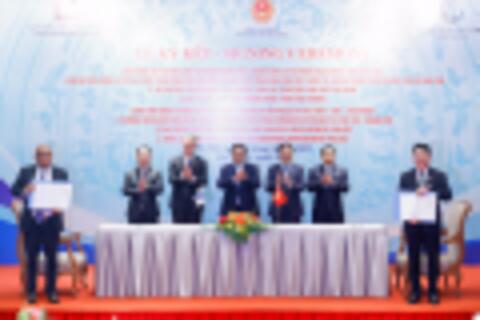 Thủ tướng Phạm Minh Chính tham dự lễ ký kết các hiệp định vay và viện trợ với WB, ADB và tiếp Phó Chủ tịch ADB