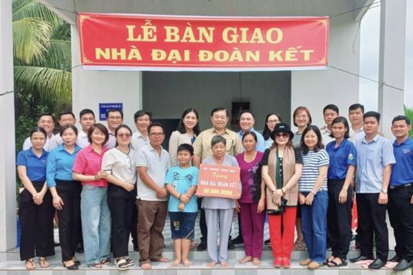 Hội trường Thống Nhất hỗ trợ xây nhà cho gia đình chính sách